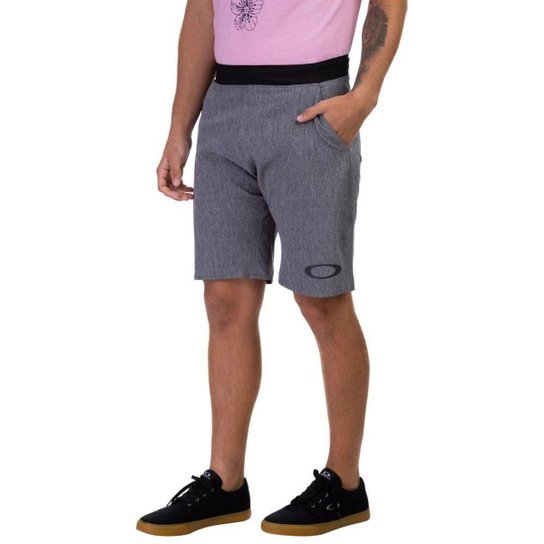 Bermuda Oakley Blade Hybrid Action Masculina