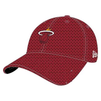 BONE 9FORTY SNAPBACK ABA CURVA MIAMI HEAT URBAN TECH ABA CURVA SNAPBACK VERMELHO ESCURO NEW ERA