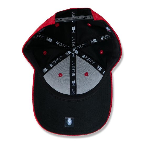 BONE 9FORTY SNAPBACK ABA CURVA MIAMI HEAT URBAN TECH ABA CURVA SNAPBACK VERMELHO ESCURO NEW ERA