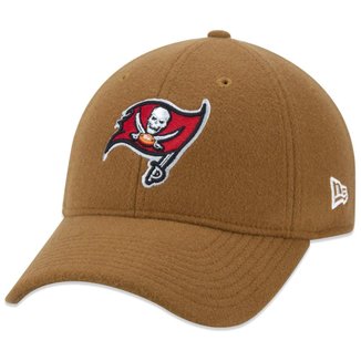 Boné 9Twenty NFL Tampa Bay Bucca Neers Modern Classic Aba Curva Strapback New Era Masculino