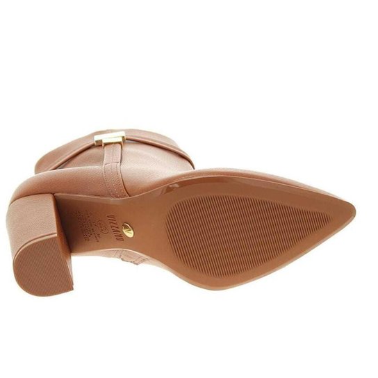 Bota Vizzano Cano Curto Bico Fino Tira com Detalhe Chapinha Cor:;Tamanho:33;Gênero:Feminino