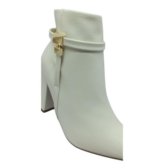 Bota Vizzano Casual Napa Floather com Detalhe de Pingente Cor:;Tamanho:40;Gênero:Feminino