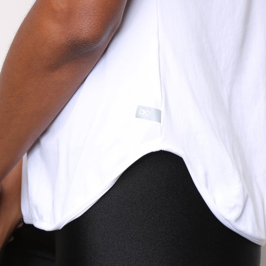 Camiseta Alto Giro Skin Fit Alongada Feminina