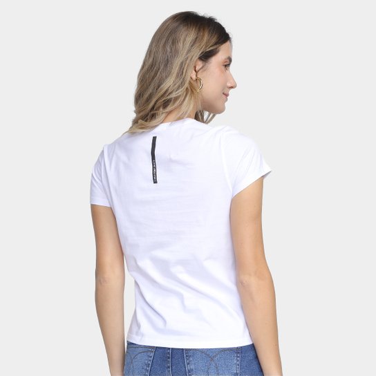 Camiseta Calvin Klein Logo Embossed Feminina