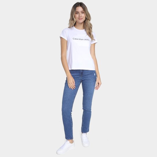 Camiseta Calvin Klein Logo Embossed Feminina
