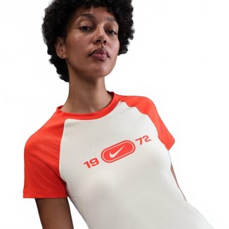 Camiseta Nike Sportswear Chill Knit Feminina