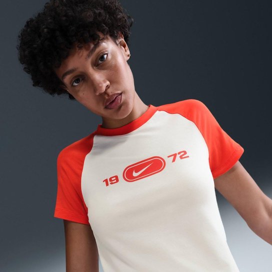 Camiseta Nike Sportswear Chill Knit Feminina