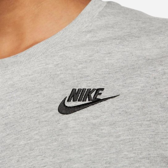 Camiseta Nike Sportswear Club Essentials Feminina