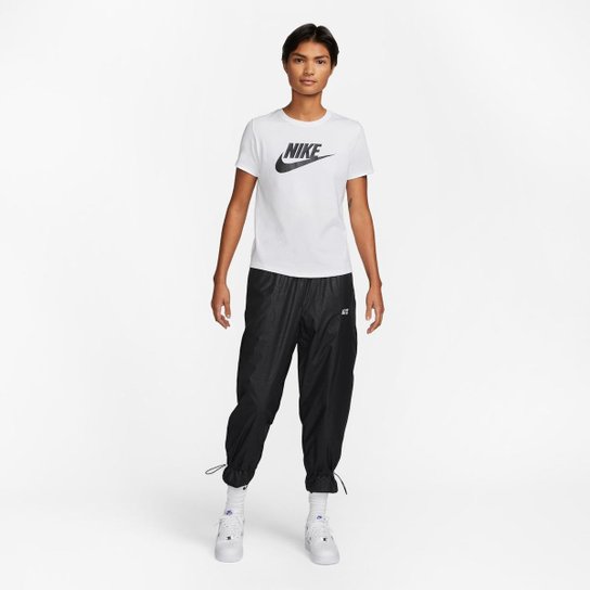 Camiseta Nike Sportswear Essentials Feminina