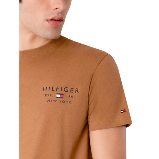 Camiseta Tommy Hilfiger Masculina Brand Love Small Logo Cáqui