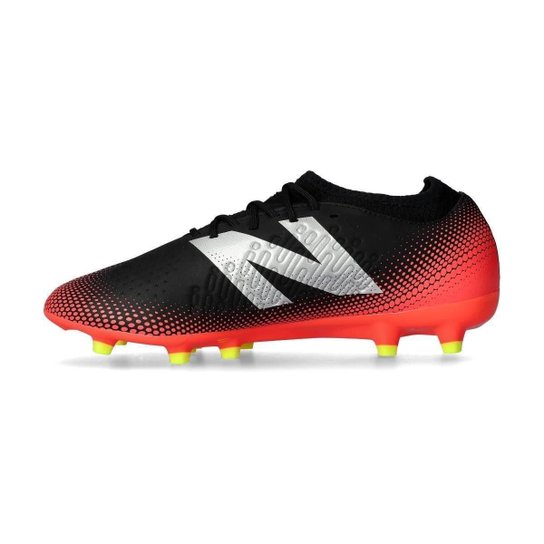 CHUTEIRA NEW BALANCE CAMPO TEKELA MAGIQUE FG V4+ PRETO E VERMELHO 43